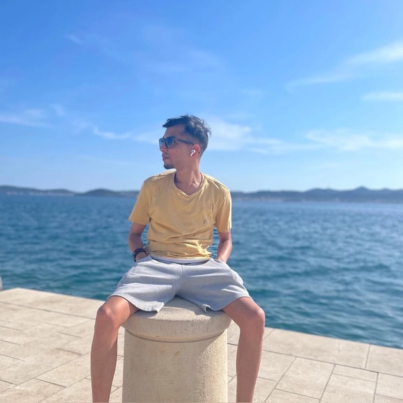 Profile Picture of Maria Dimeler (@mariadimeler) on Poshmark