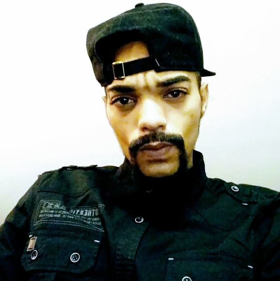 Profile Picture of Theophilus Barnes jr (@deggboss) on Poshmark