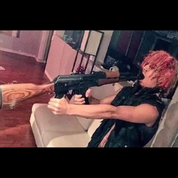 Profile Picture of Ben Schiller (@benschiller) on Poshmark