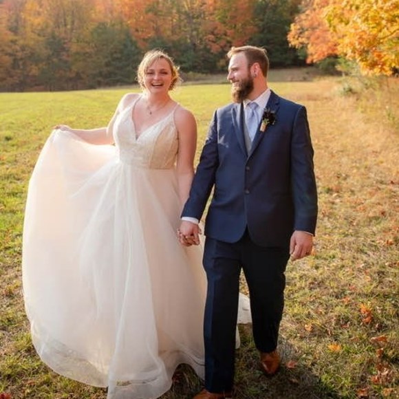 Profile Picture of Christina Loucks (@loucks2005) on Poshmark