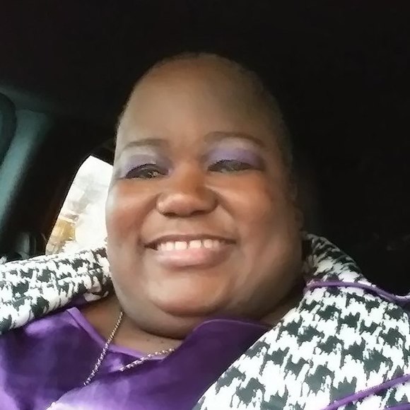 Profile Picture of Paula Dunlap (@twomuch) on Poshmark