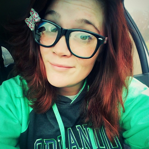 Profile Picture of Kyleigh Ely (@kyleighdiane) on Poshmark