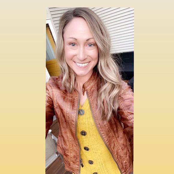 Profile Picture of Kelsie Richardson (@kelsmakail3) on Poshmark