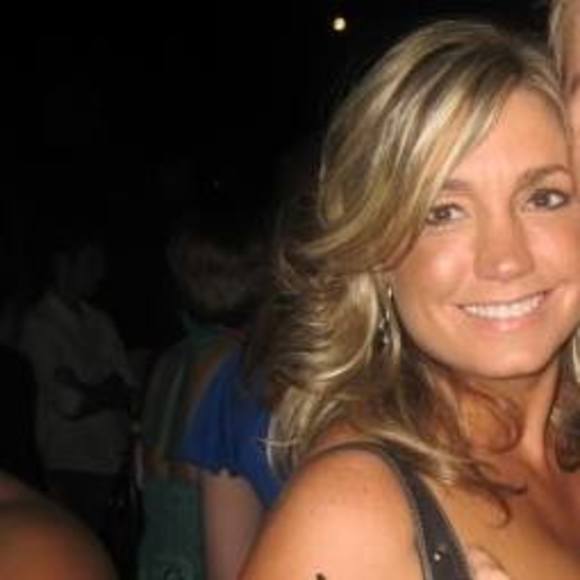 Profile Picture of Donna Walentiny (@dwalentiny) on Poshmark