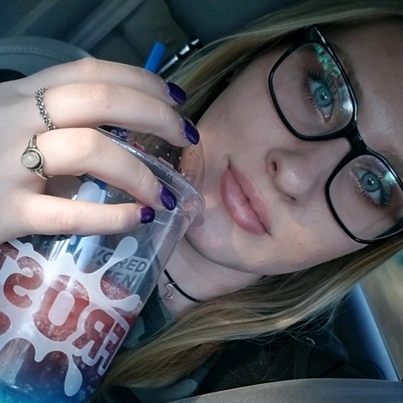 Profile Picture of Riley Passineau (@dandelions1999) on Poshmark