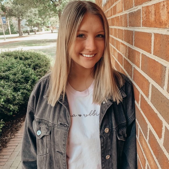 Profile Picture of Haley Marshall (@haley91499) on Poshmark