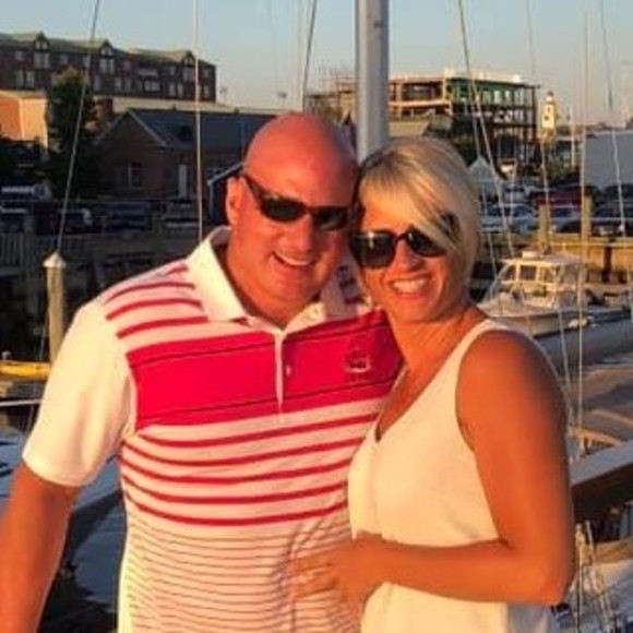Profile Picture of Renee George (@reneegeorge72) on Poshmark