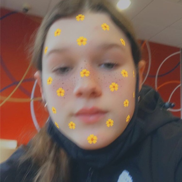 Profile Picture of Marliese Decoste (@marliesedecoste) on Poshmark