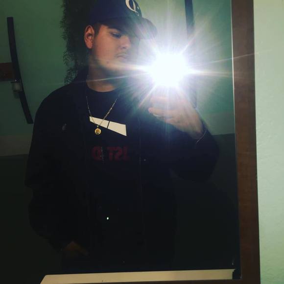 Luz Rodriguez vidal - Poshmark Profile Picture of Luz Rodriguez vidal (@luzrodriguez869) on Poshmark