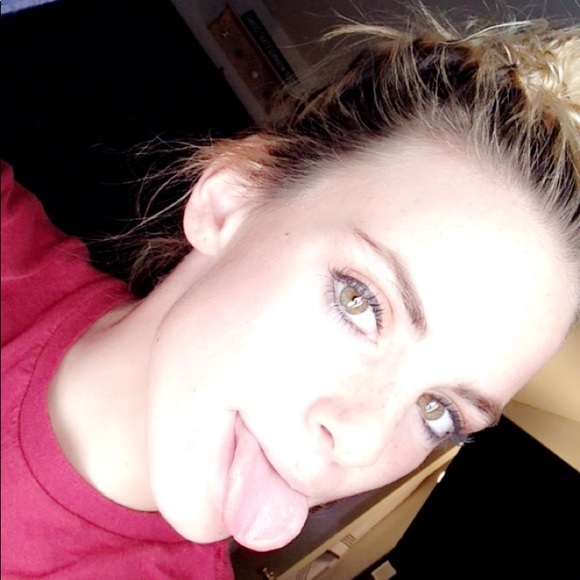 Profile Picture of Krystyna Hovell (@krystynahovell) on Poshmark