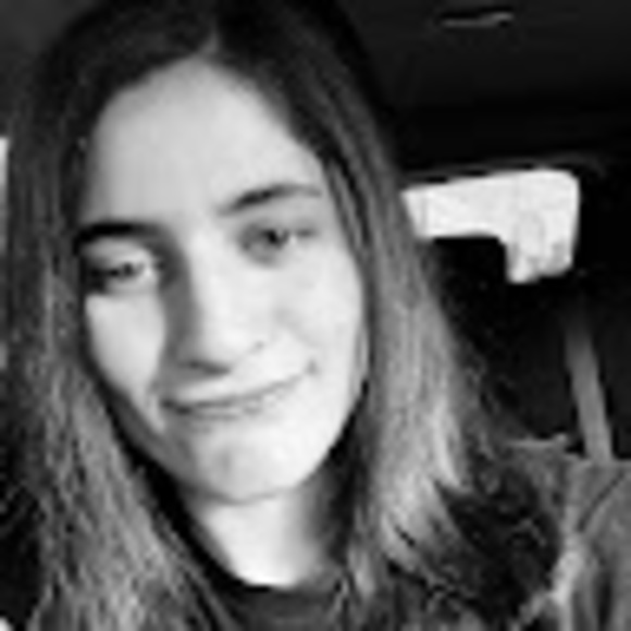 Profile Picture of Delia Lucaciu (@delialucaciu) on Poshmark