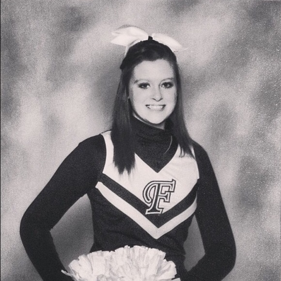 Profile Picture of ! meghan Feldmeier (@meghankelly21) on Poshmark