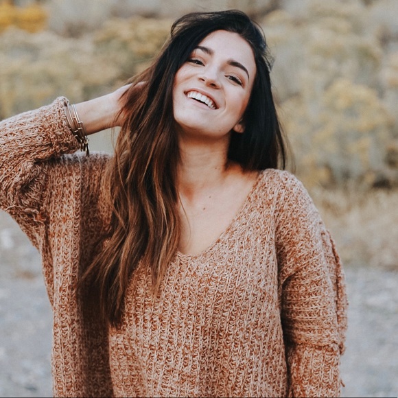 Profile Picture of Katelyn Bradshaw (@kpbradshaw0) on Poshmark