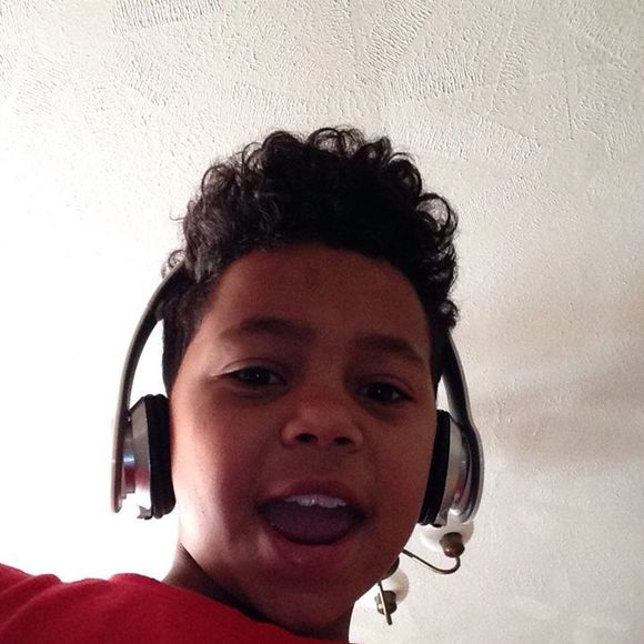 Profile Picture of Jonavan Gillespie (@jonavang) on Poshmark