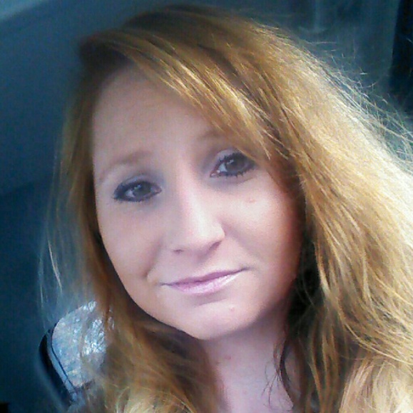 Profile Picture of Sara Sutter (@ssutter45) on Poshmark