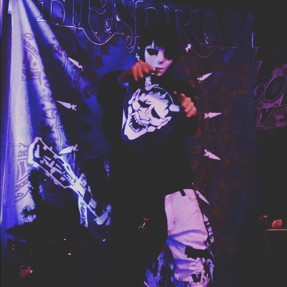 Profile Picture of Aaron Hale (@aaronhrox) on Poshmark