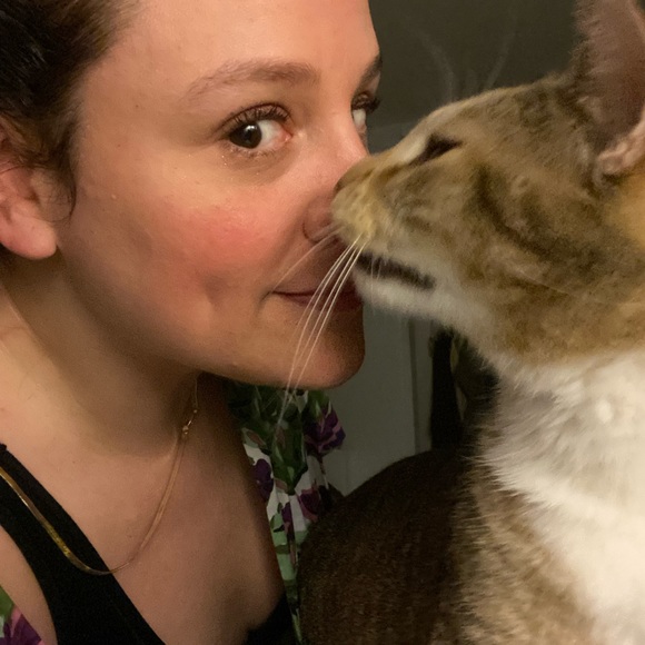 Profile Picture of Lindsay Goldwert (@linfgold) on Poshmark