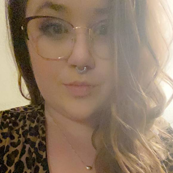 Profile Picture of Rachel Kellhofer (@claricekell) on Poshmark