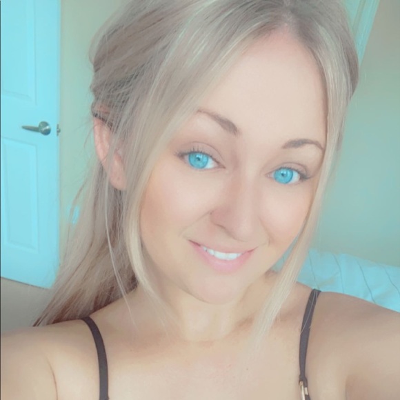 Profile Picture of Alyssa Schutter (@lisschutt2) on Poshmark