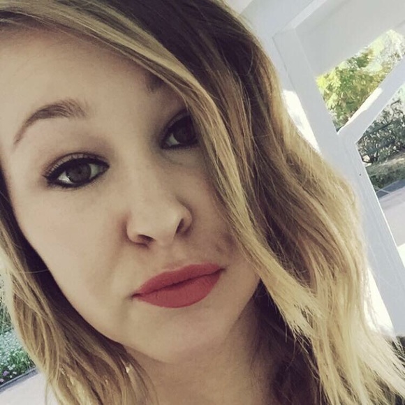 Profile Picture of Megan Hoogs (@meganhoogs) on Poshmark