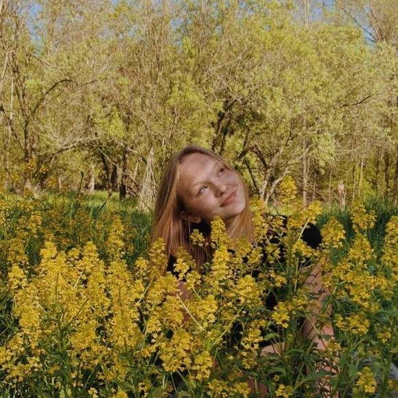 Profile Picture of Andi Roehl (@roehlandi) on Poshmark