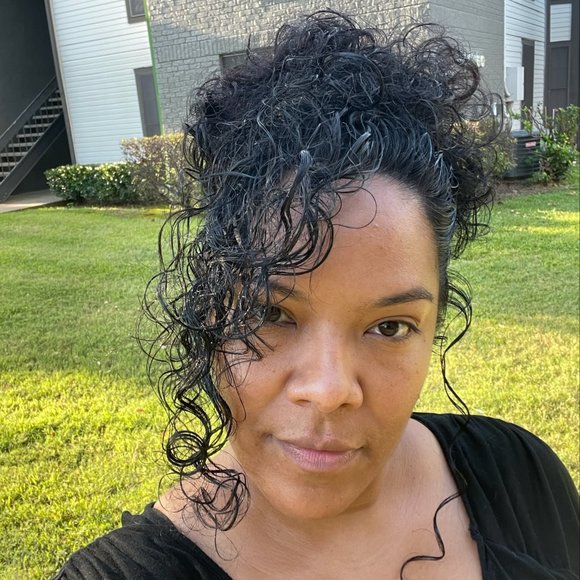 Profile Picture of Jacenia Sims (@jaceniasims) on Poshmark