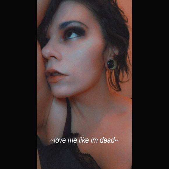 Arielle Ringley - Poshmark Profile Picture of Arielle Ringley (@jaded5ever) on Poshmark