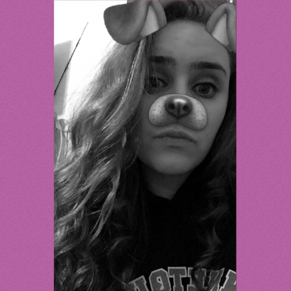 Profile Picture of Jade Foutch (@jadefoutch) on Poshmark