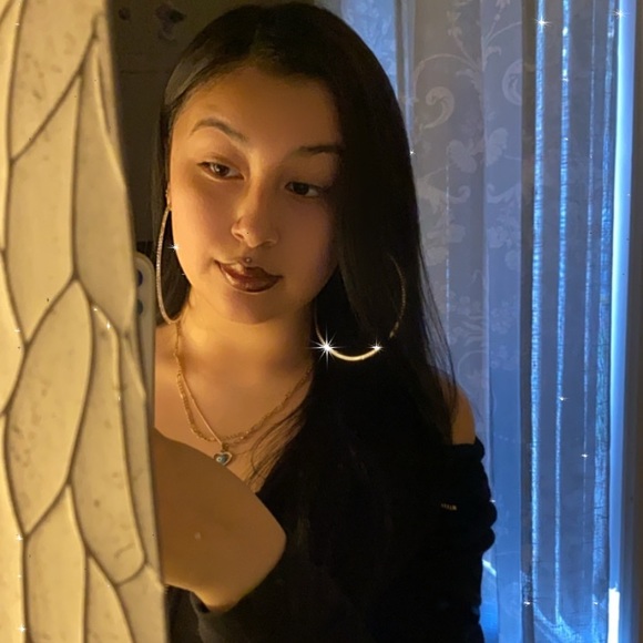 Giselle Rivas - Poshmark Profile Picture of Giselle Rivas (@gigigeeked) on Poshmark