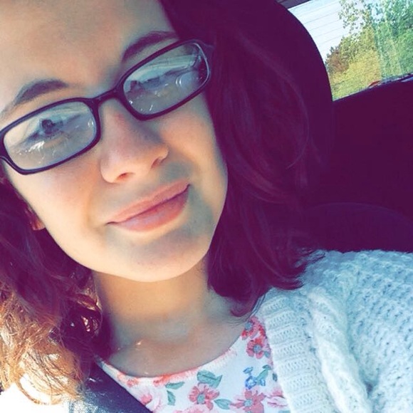 Profile Picture of Steph Pezzella (@stephpezz) on Poshmark