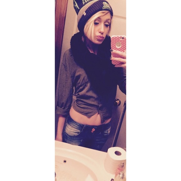Profile Picture of Kalista Larsen (@blissfulvibes) on Poshmark