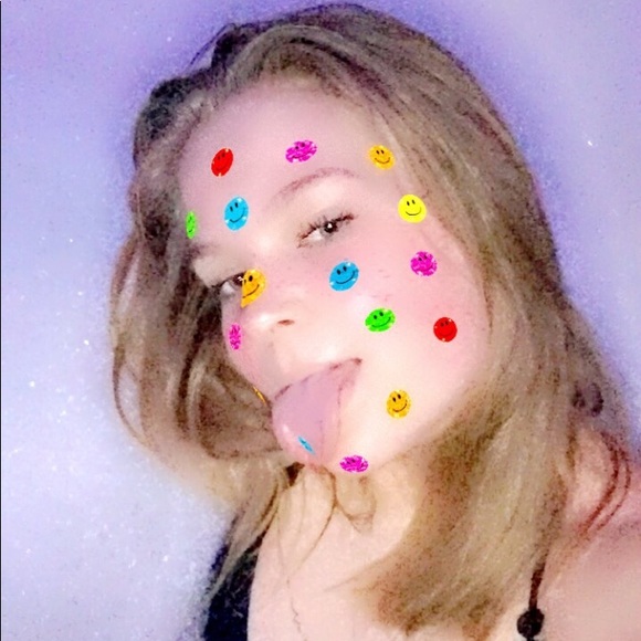 Profile Picture of Lauren Sudmeier (@laurensudmeier) on Poshmark