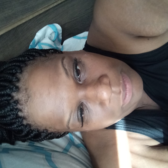 Profile Picture of Artina Jordana (@jordanaartina) on Poshmark
