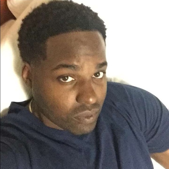 Profile Picture of Damian Mccarthy (@damebucketts) on Poshmark