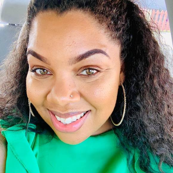Profile Picture of Mickala Cheadle (@mickalacheadle) on Poshmark