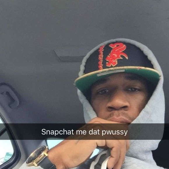 Profile Picture of Hakeem White (@weardadiscount) on Poshmark