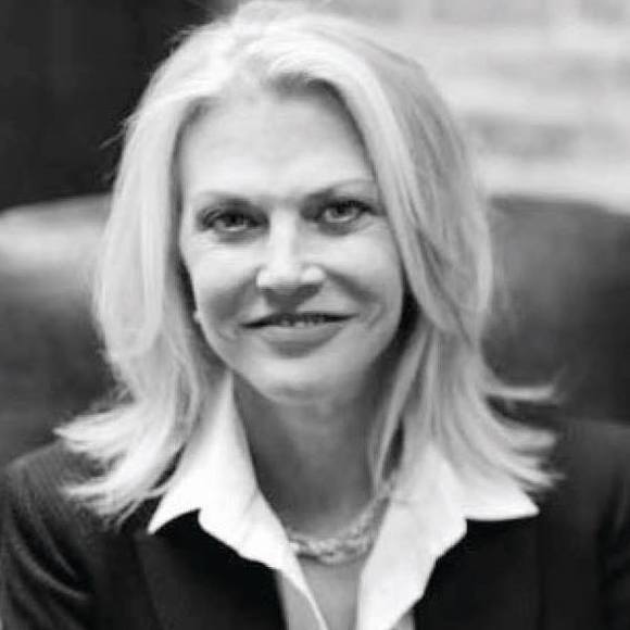 Profile Picture of Catherine Ryan (@cvryanesq) on Poshmark