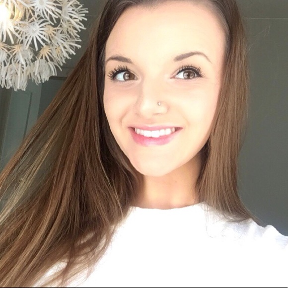 Profile Picture of Alyssa Chirumbolo (@alyssachirumbo) on Poshmark