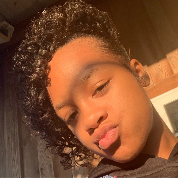 Profile Picture of Trinity Vaneykem (@trivan2592) on Poshmark