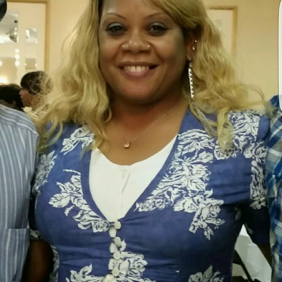 Profile Picture of Donna Stokes (@dmstoke) on Poshmark