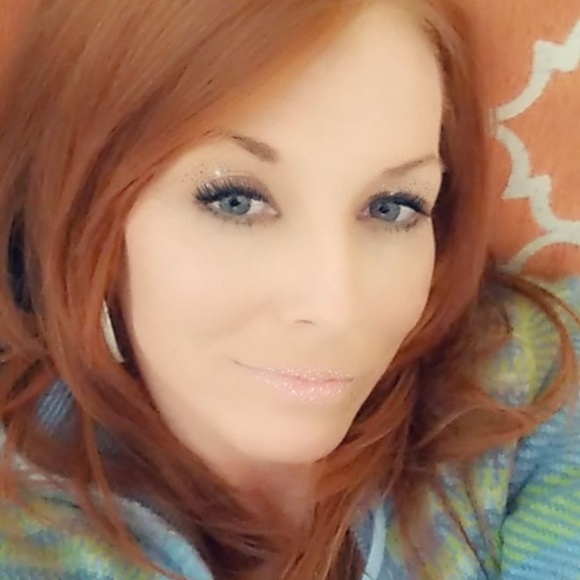 Profile Picture of Robin Simpson (@simpsonrobin050) on Poshmark