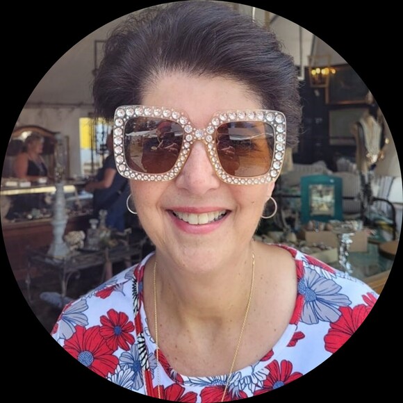 Profile Picture of Diane Newcomb (@newcombd) on Poshmark