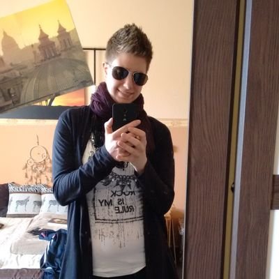 Profile Picture of Lisa Wysocki (@LischenSunny) on Twitter
