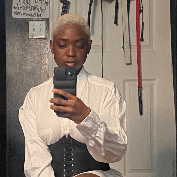 Profile Picture of Carla Francois (@carla111405) on Poshmark