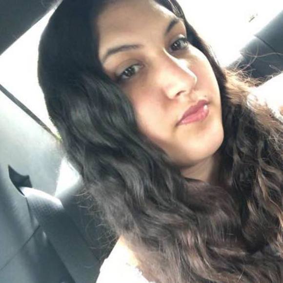 Profile Picture of Olivia Schearer (@oliviajean20) on Poshmark