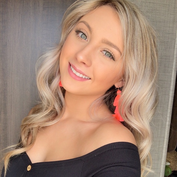 Profile Picture of Abby Patrick (@abbyc11) on Poshmark