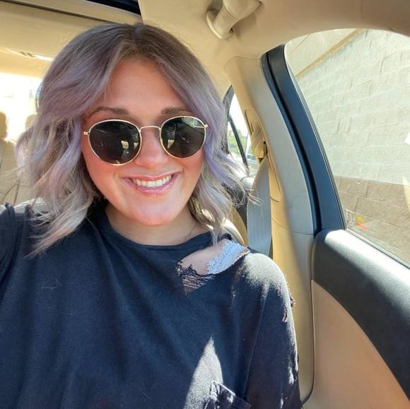 Profile Picture of Alexa Reed (@bublex2) on Poshmark