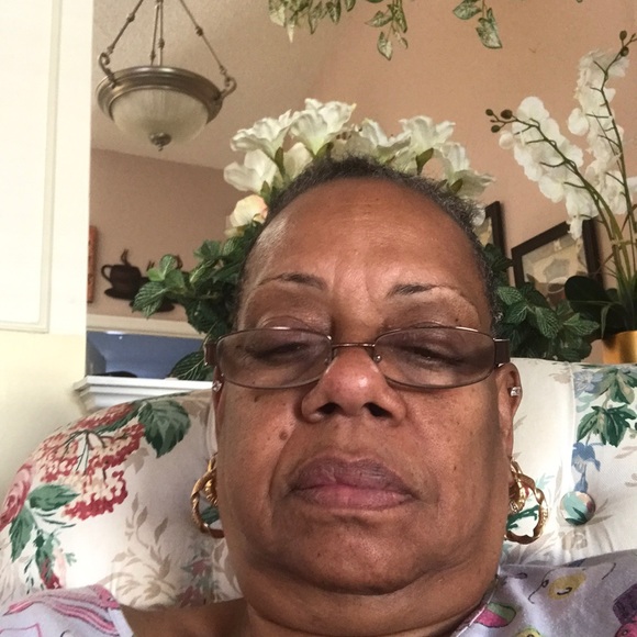 Profile Picture of Judith Binda (@dairyqueen425) on Poshmark