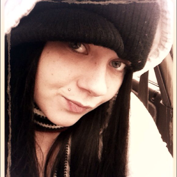 Profile Picture of Ashley Traylor (@nicole89) on Poshmark