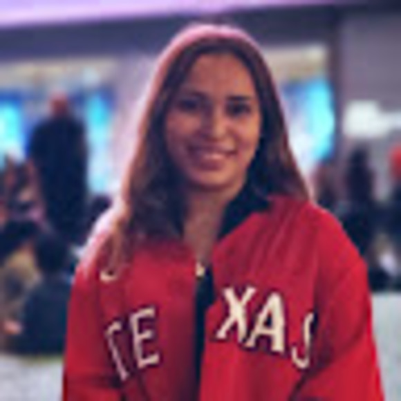 Profile Picture of Paty Claros (@patyclaros130) on Poshmark